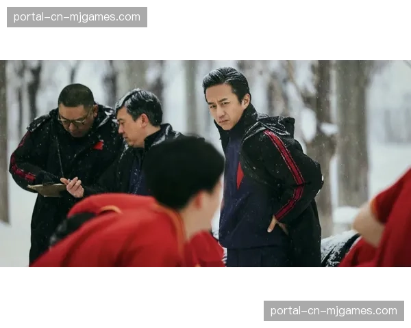 特写:教练Eugene Bareman在角落指导Volkanovski的战术调整瞬间 特写:教练Eugene Bareman在角落指导Volkanovski的战术调整瞬间